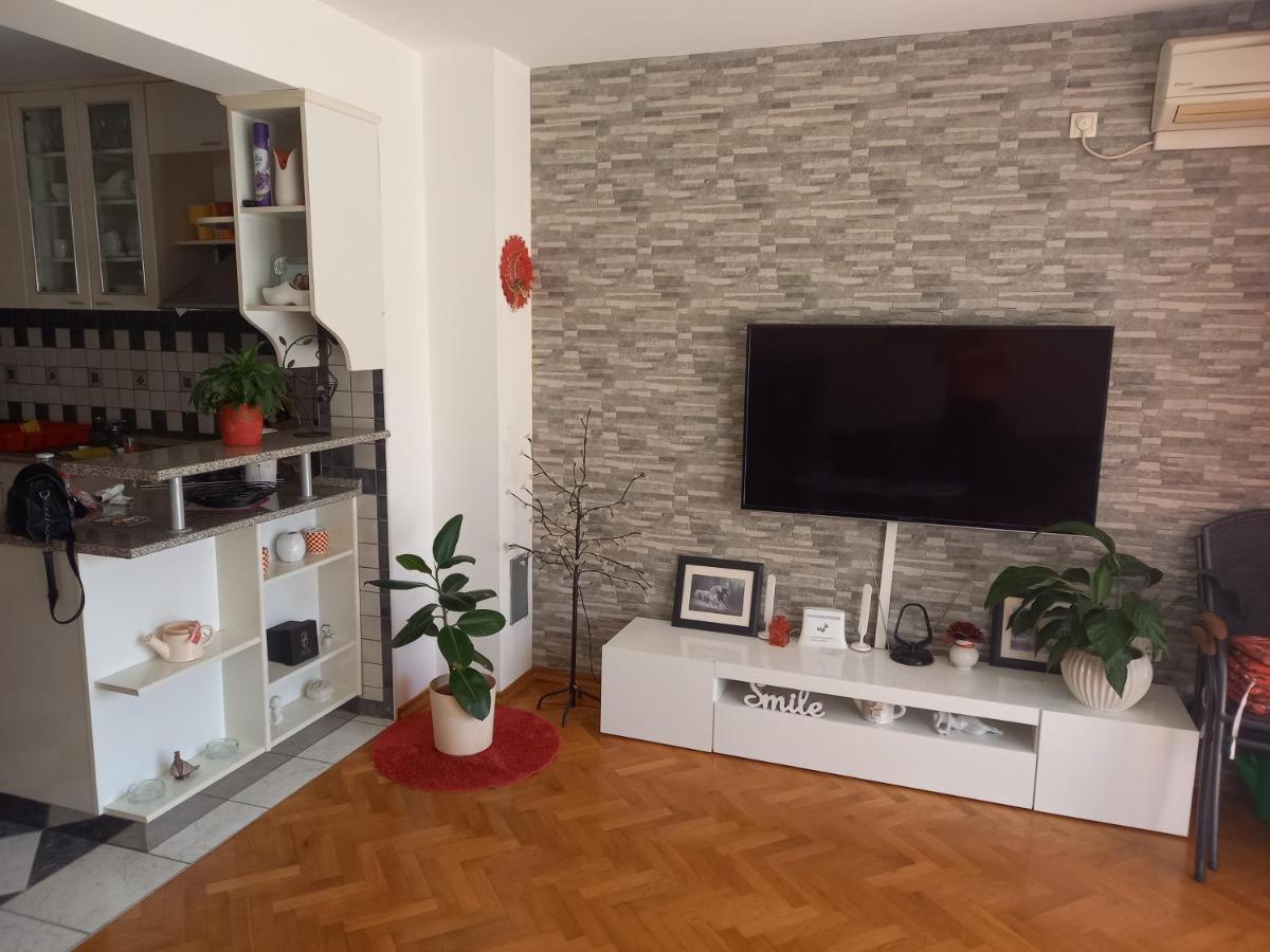 Ferienwohnung Apartman Petra Palit Exterior foto